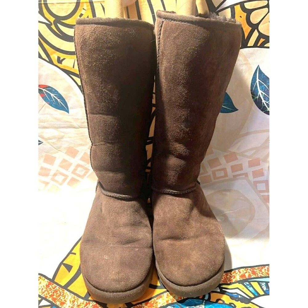 UGG Classic Tall II Sheepskin Boots – Women’s 8 – ChocolateBrown